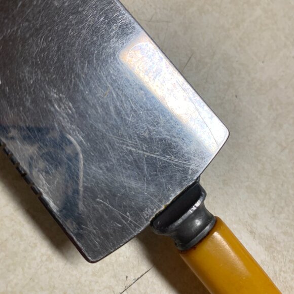Vtg Stainless Steel Serrated Cake Pie Server Knife Butterscotch Bakelite Handle - Picture 2 of 6